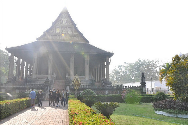 พระธาตุหลวง วัดสีสะเกด ห